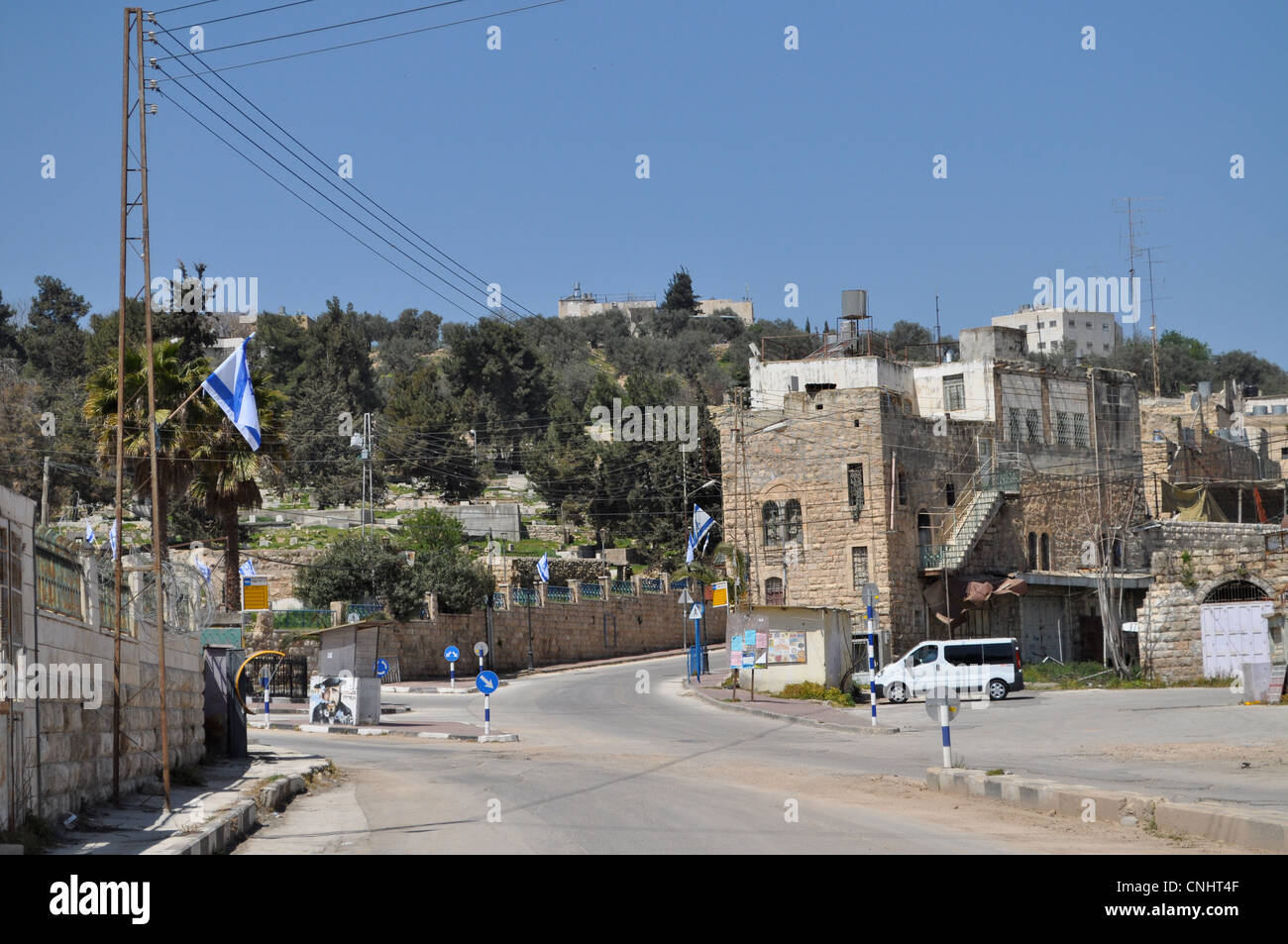 La città palestinese di Hebron sotto occupazione israeliana, Al Shuhhada street, il Souk, la moschea di Ibrahim, scuola trimestre militarizzata Foto Stock