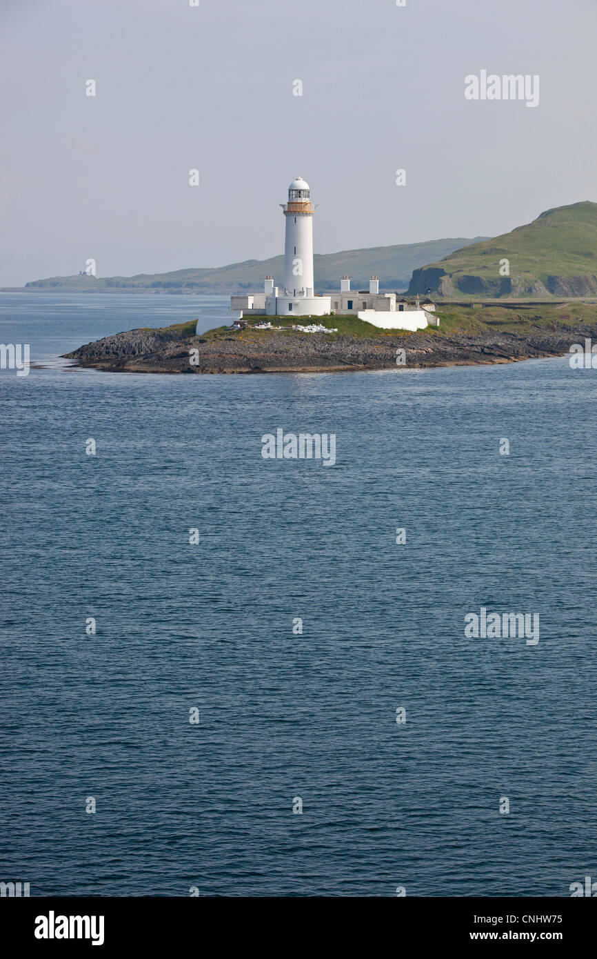 Un faro bianco dal Mull traghetto vicino a Oban, Scozia Foto Stock