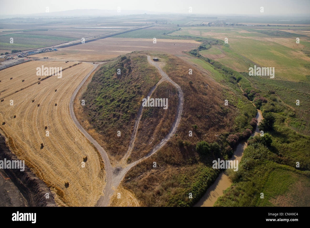 Fotografia aerea del sito archeologico di Tel Kashish datato dal precoce età bronge all'età persiana Foto Stock