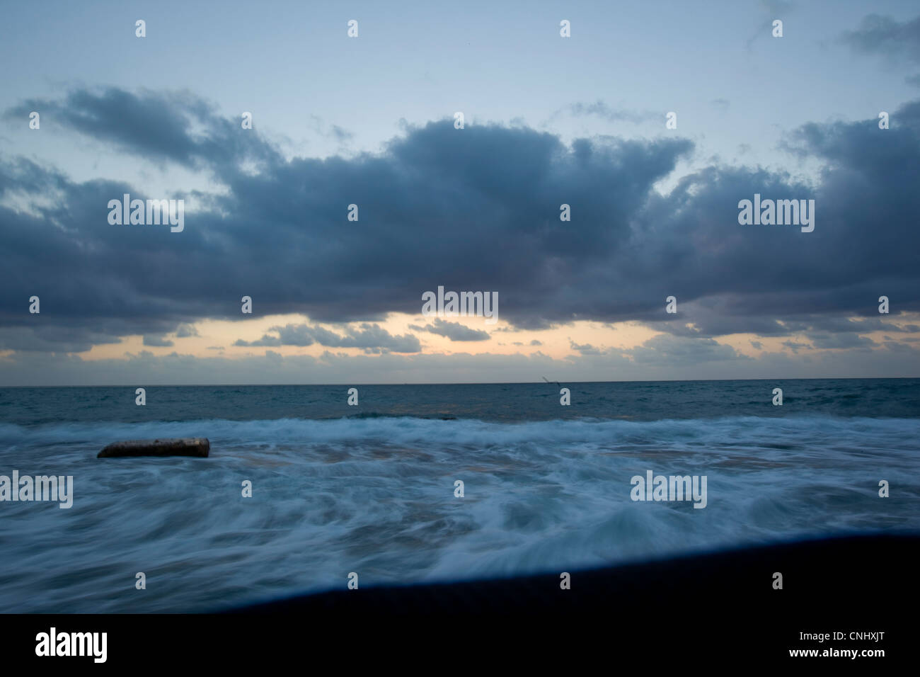 Fotografia del tramonto sul mare Mediterraneo vicino a Jaffa Foto Stock