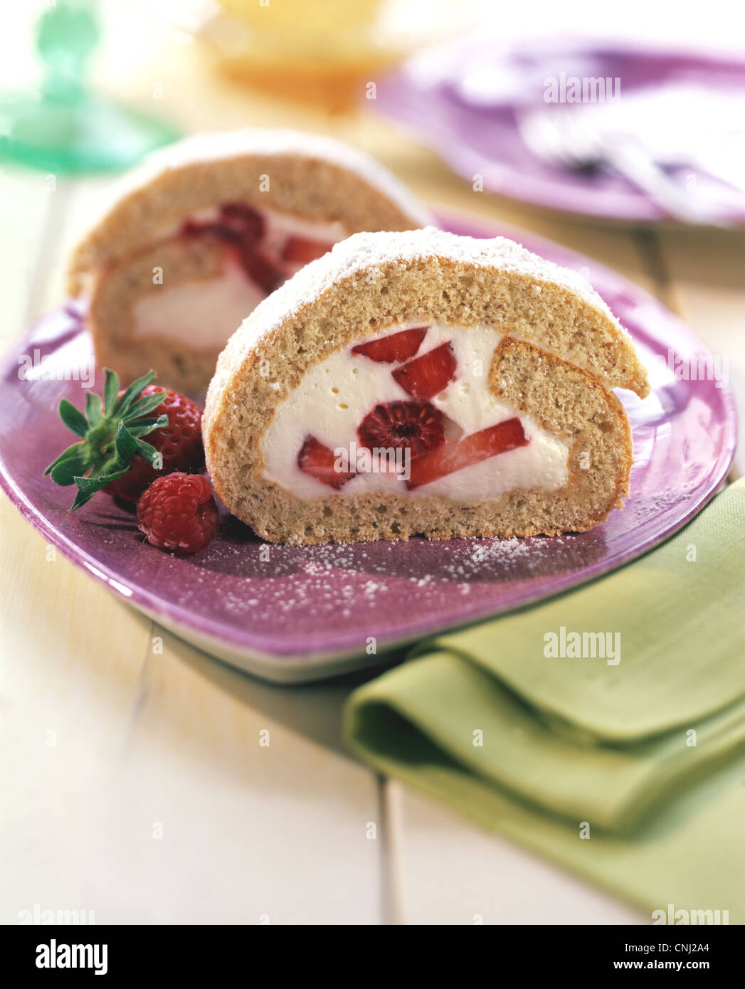 Spugna di mandorle con frutti di bosco Foto Stock