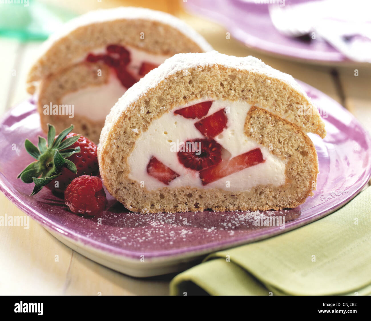 Spugna di mandorle con frutti di bosco Foto Stock