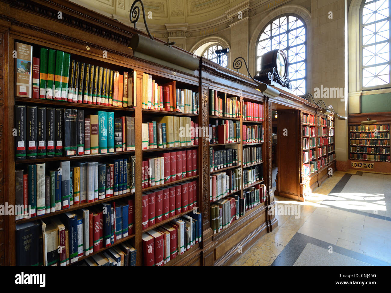Libri nella sala principale di Boston Public Library in Back Bay quartiere di Boston, Massachusetts, USA. Foto Stock