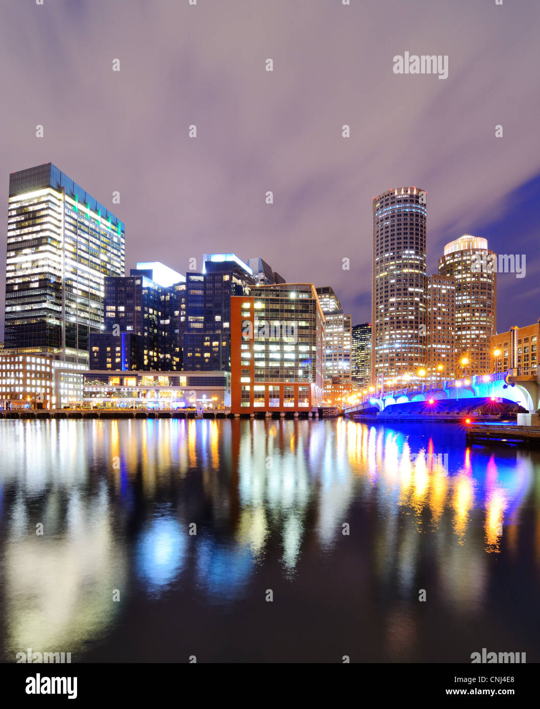 Il quartiere finanziario di Boston, Massachusetts vista dal porto di Boston. Foto Stock