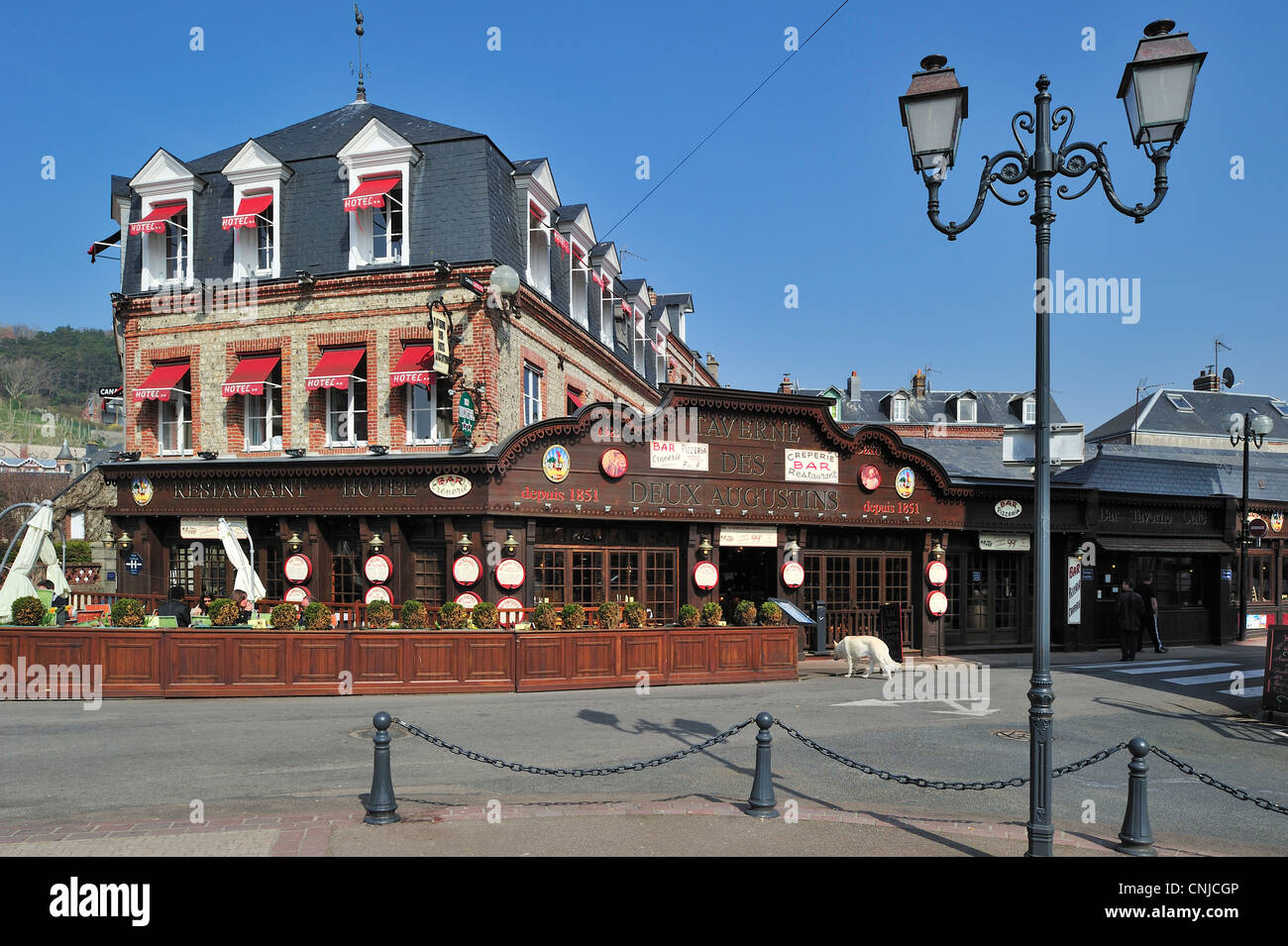 Hotel / Ristorante Des Deux Augustins a Etretat, Côte d'Albâtre, Alta Normandia, Francia Foto Stock