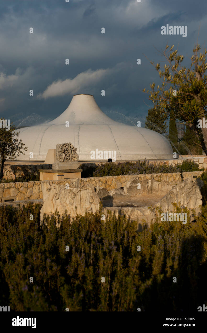 Medio Oriente Israele - Gerusalemme - Israele Museum - Il Santuario del libro che contiene i rotoli del Mar Morto Foto Stock