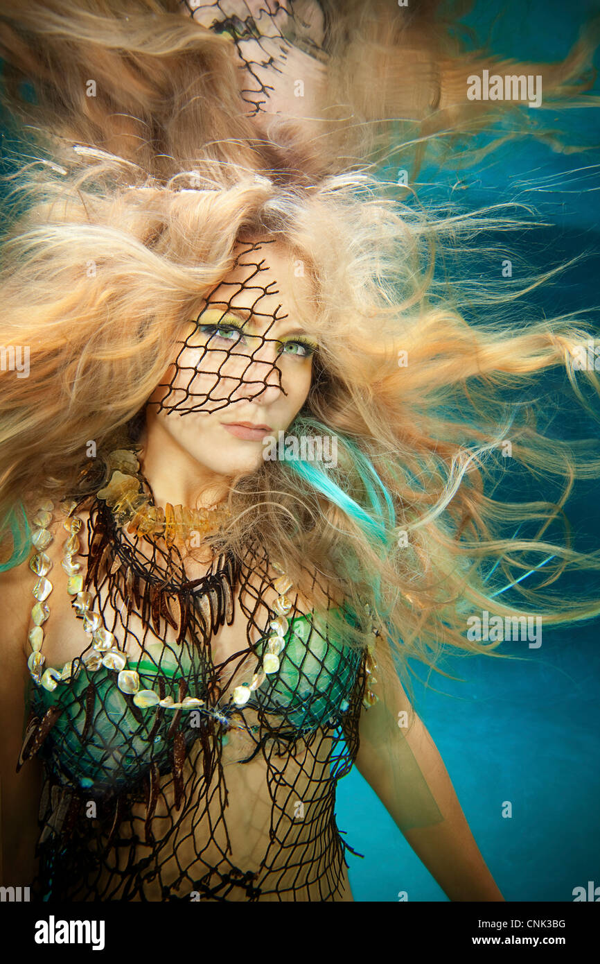 Blonde mermaid in piscina, Virginia Beach, Virginia. Foto Stock