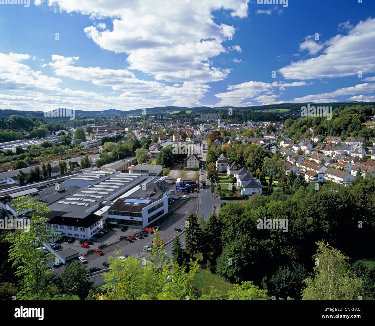 Stadtpanorama von Attendorn im Naturpark Ebbegebirge, Renania settentrionale-Vestfalia Foto Stock