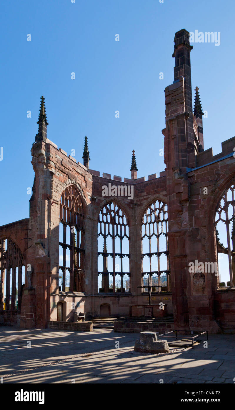 Cattedrale di Coventry vecchia cattedrale bombardata durante la seconda guerra mondiale West midlands inghilterra regno unito europa Foto Stock