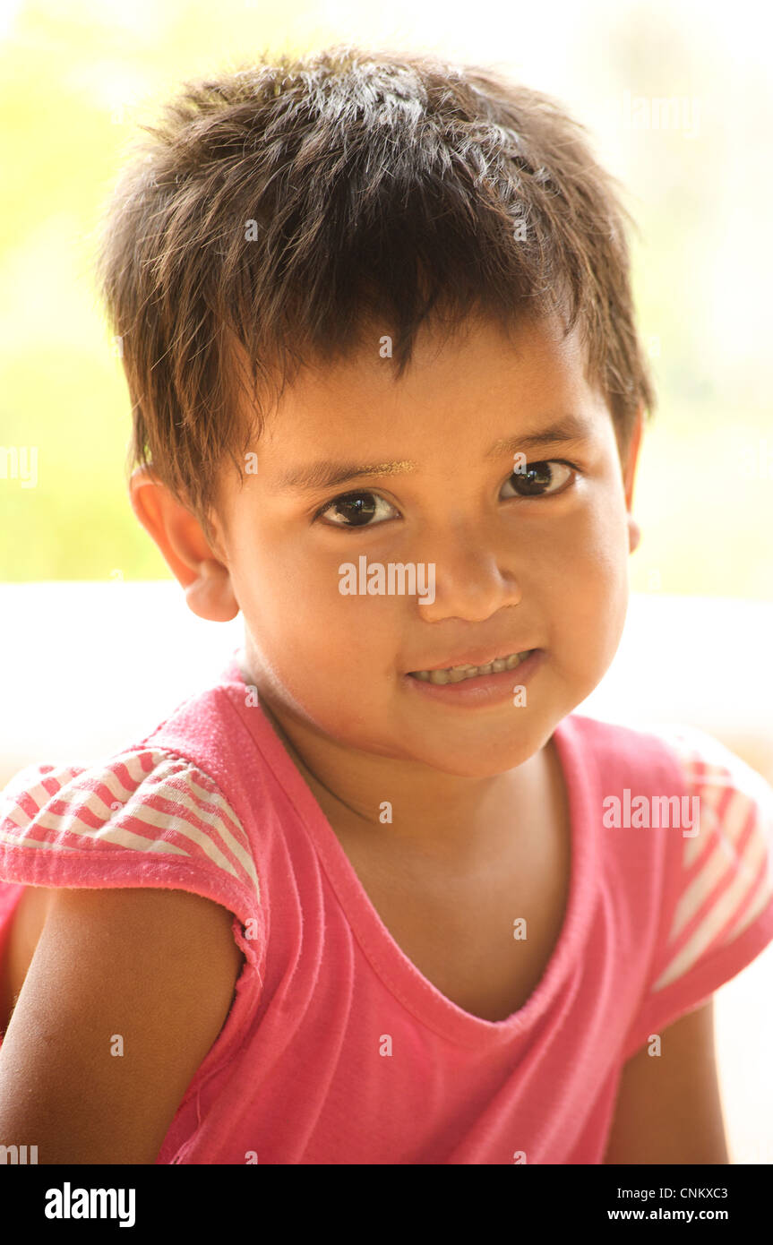 Ritratto di ragazza birmano, Mandalay Birmania Foto Stock