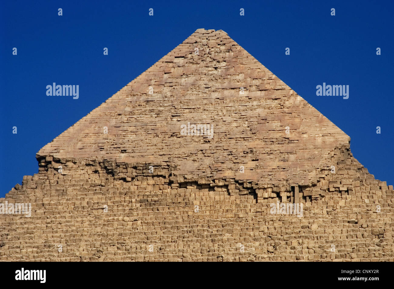 L'Egitto. Piramidi di Giza. La piramide di Khafre, noto anche come la piramide di Chephren. Iv dinastia. Xxvi secolo A.C. Antico Regno Foto Stock