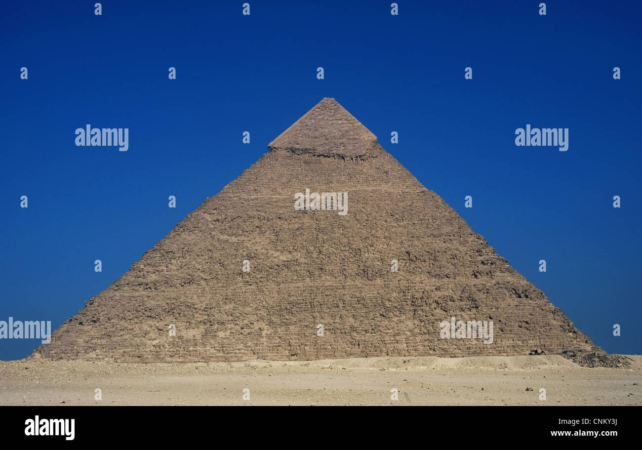 L'Egitto. Piramidi di Giza. La piramide di Khafre, noto anche come la piramide di Chephren. Iv dinastia. Xxvi secolo A.C. Antico Regno Foto Stock