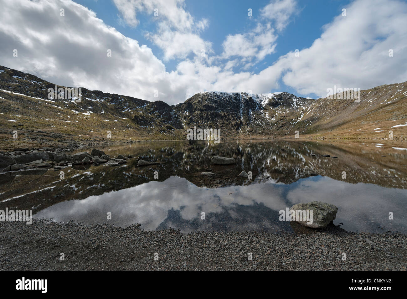 Helvellyn e Red Tarn Foto Stock