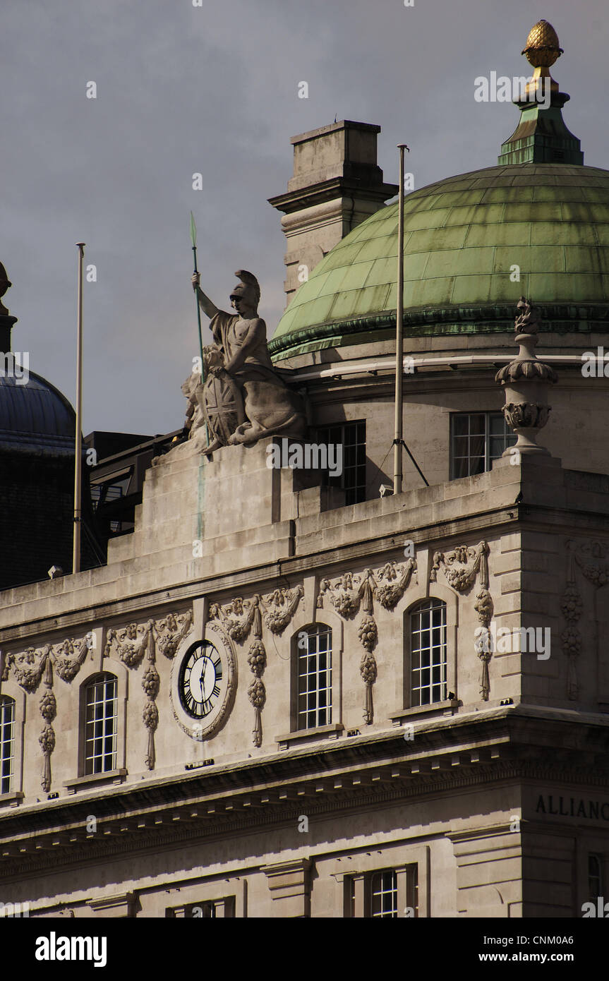 Regno Unito. Londra. Piccadilly Circus. Il quadrante, da Sir Reginald Blomfield (1856-1942). Contea fuoco Ufficio dell'Alleanza. Foto Stock
