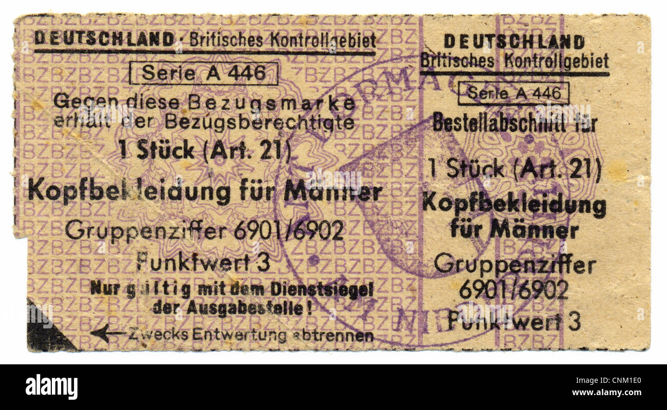 Coupon, razione della carta per acconciatura di maschi, 1946, Germania, Europa Bezugsschein, Kopfbedeckung für Männer, 1946, Deutschland, Europa Foto Stock