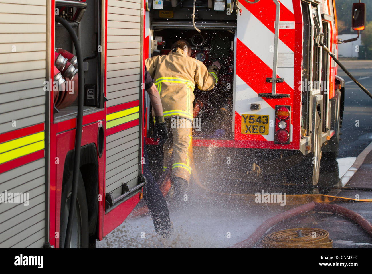 I vigili del fuoco e dei bandi di gara che frequentano incidente, New Lane ritmo, Southport, Merseyside, Regno Unito Foto Stock