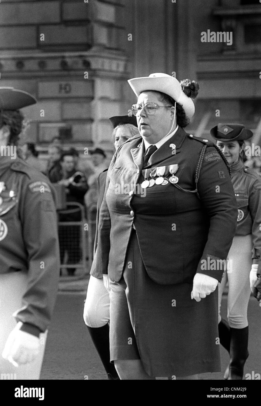 Una grande donna in uniforme Foto Stock