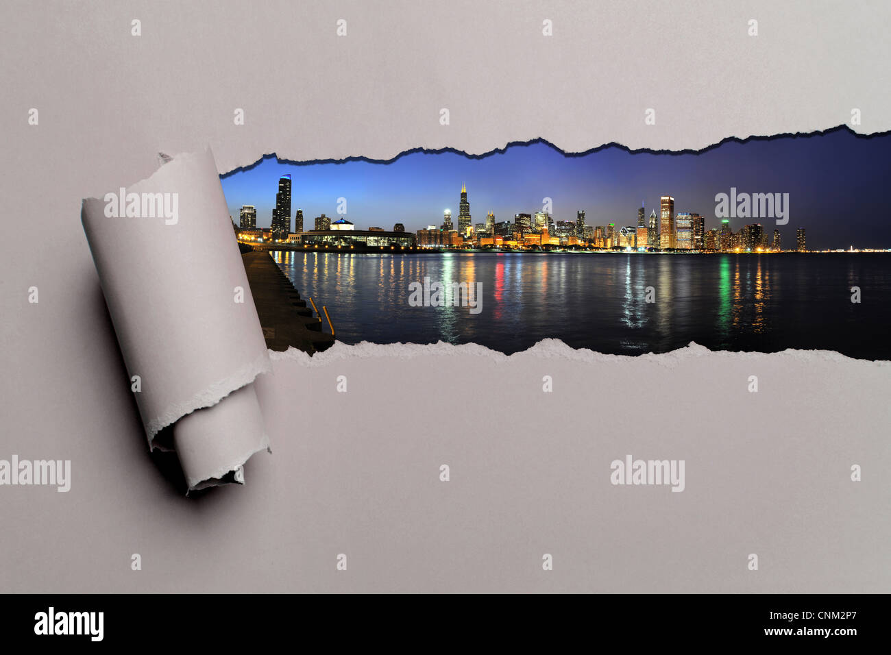 Carta strappata con Chicago skyline al tramonto Foto Stock