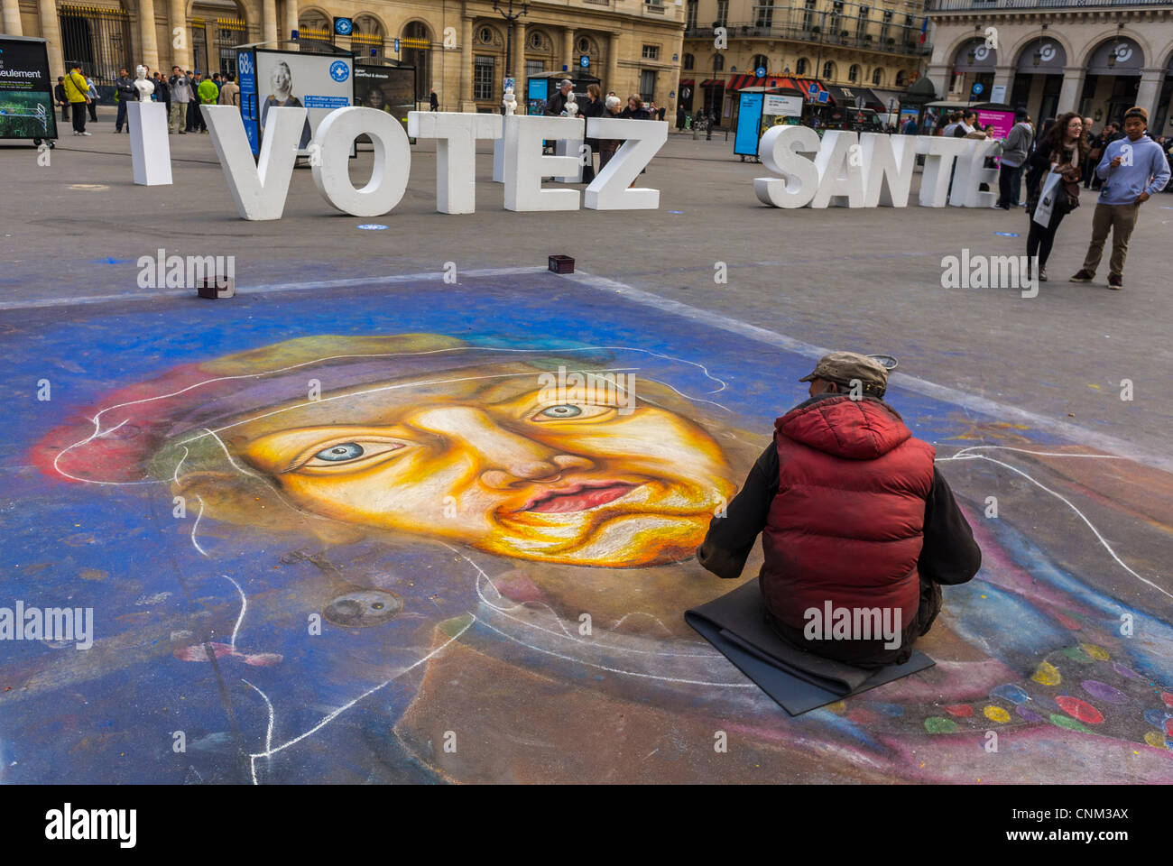 Parigi, Francia, Pittura uomo Ritratto su strada, vicino a "Medici senza frontiere", ("Medecins du Monde"), ONG, "Vota per la salute", installazione, giovani urbani, arte all'aperto, artista in strada Foto Stock