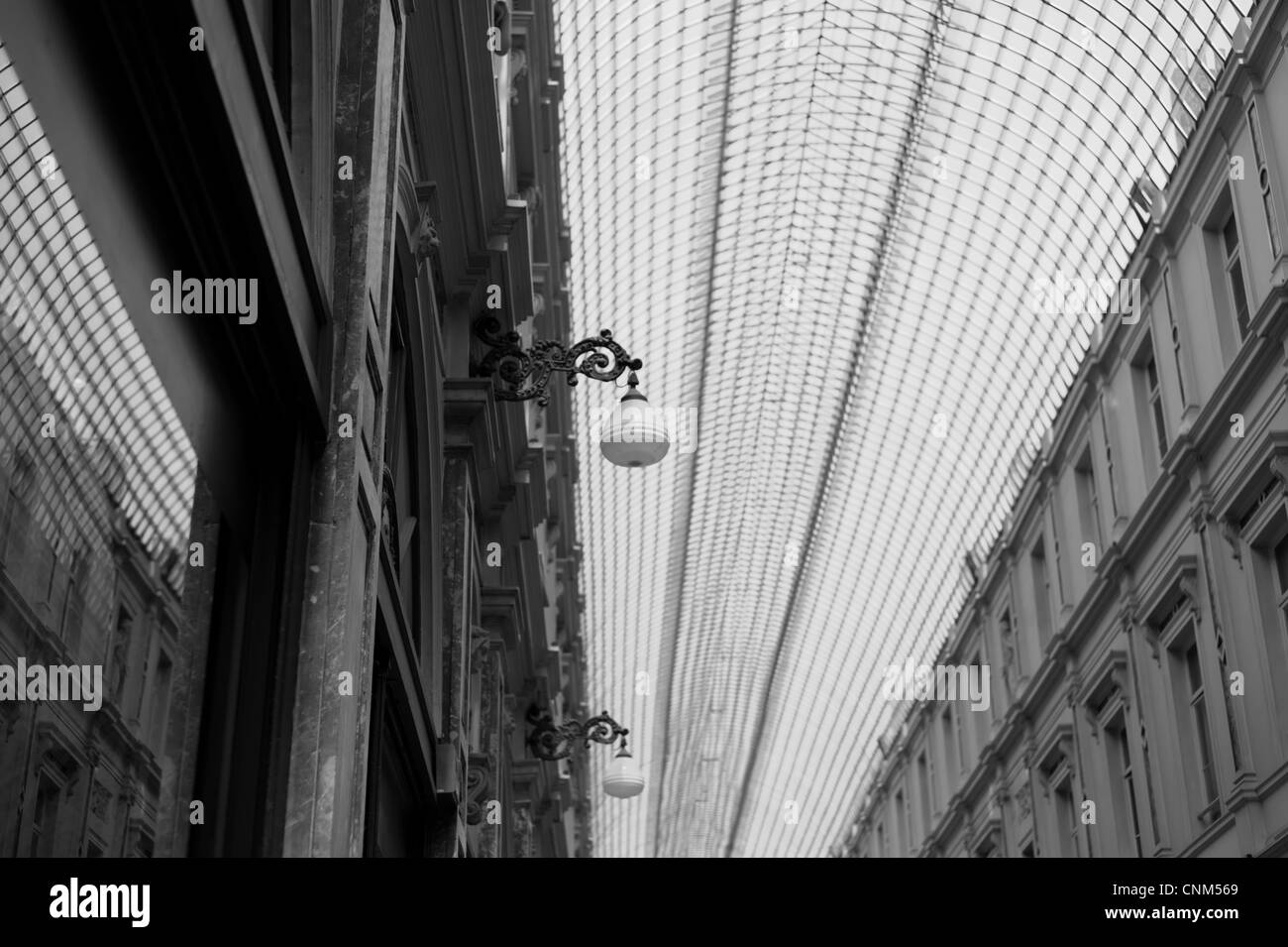 Un edificio del XIX secolo di arcade a Bruxelles, in Belgio Foto Stock