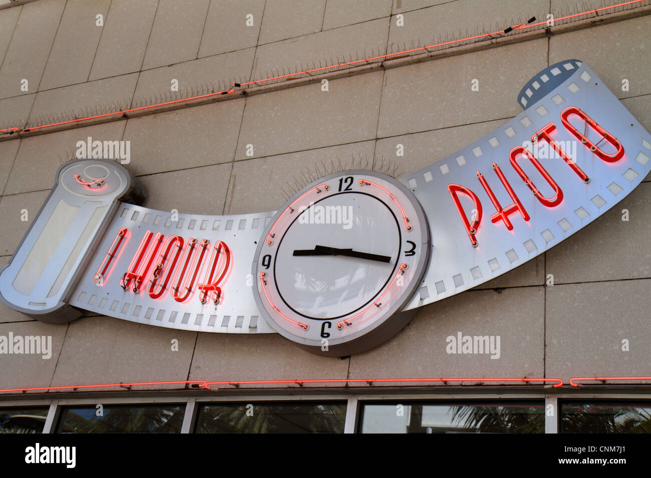 Miami Beach Florida, Lincoln Road Mall, cartello al neon, orologio, foto di 1 ora, farmacia CVS, farmacia, ingresso, fronte, FL120311070 Foto Stock