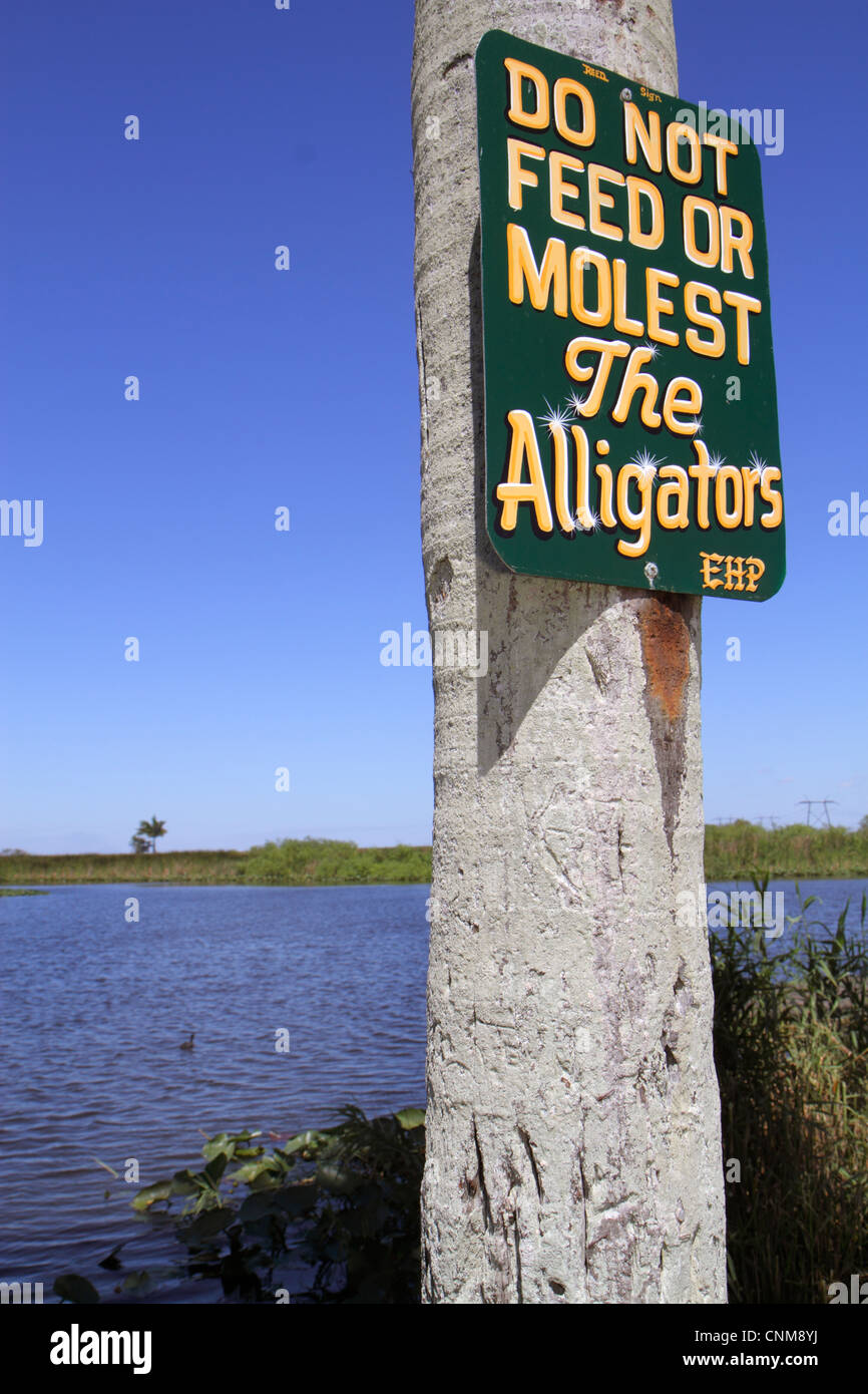 Fort ft. Lauderdale Florida, Everglades Wildlife Management Area, Everglades Holiday Park, acqua, cartello, non dare da mangiare o ammuffire alligatori, FL120311218 Foto Stock