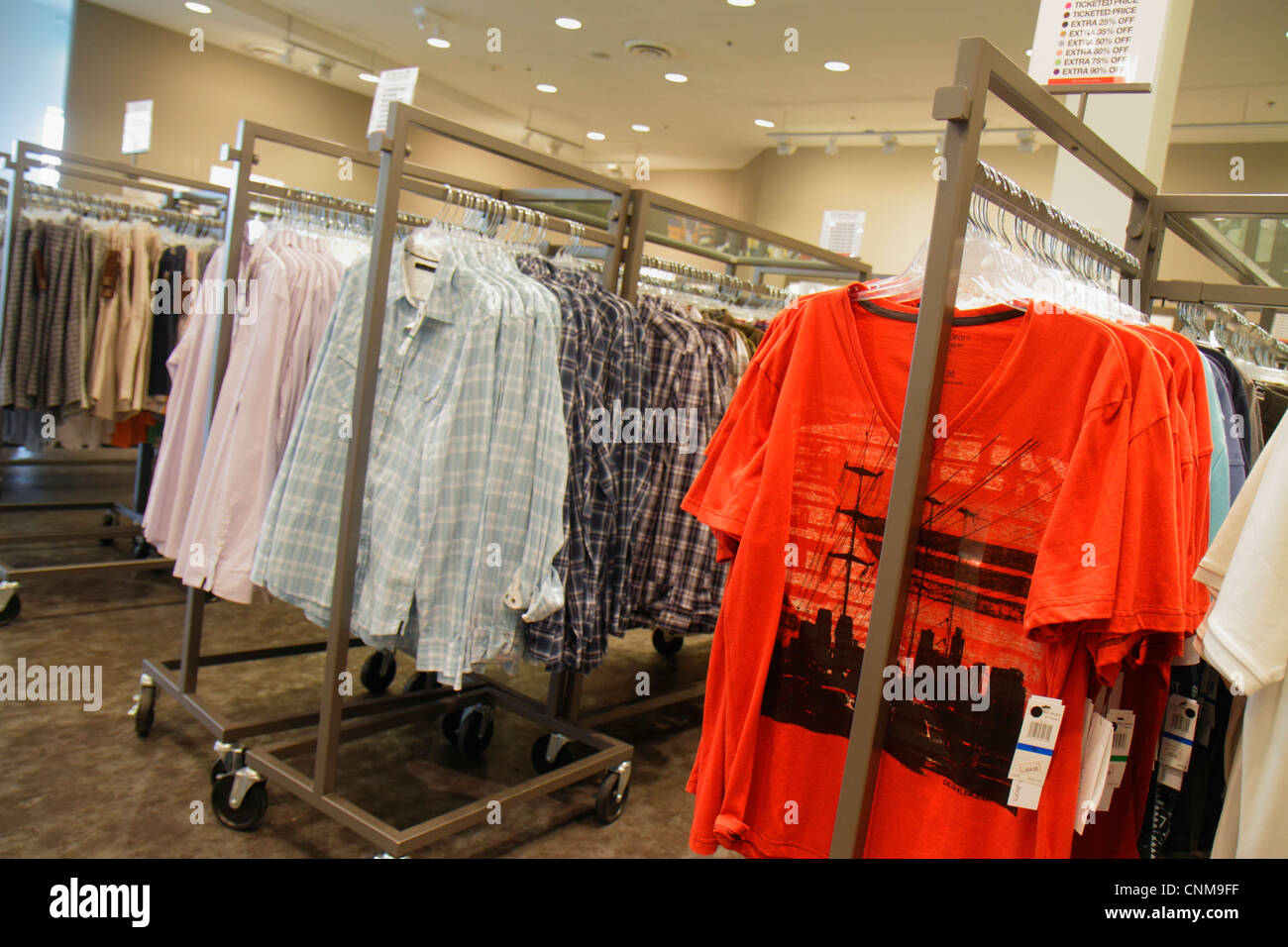 Miami Florida,Sweetwater,Dolphin Mall,Lord & e Taylor Outlet Store,prodotti al dettaglio,vendita vetrina,merchandising,packaging,marche,moda,trendy,lux Foto Stock