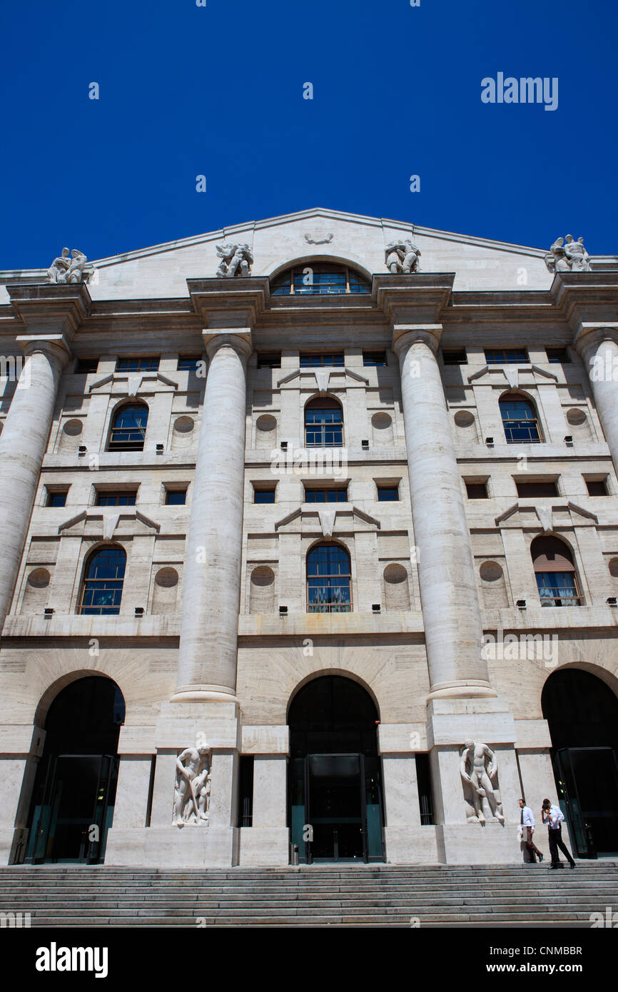 Edificio dello Stock Exchange, Milano, Lombardia, Italia, Europa Foto Stock