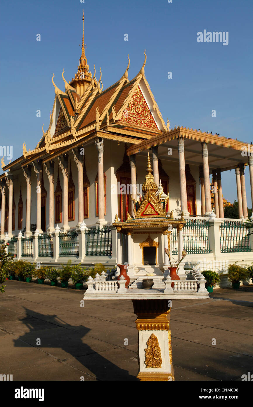 Spirito casa fuori la Pagoda d'argento, Phnom Penh, Cambogia, Indocina, Asia sud-orientale, Asia Foto Stock