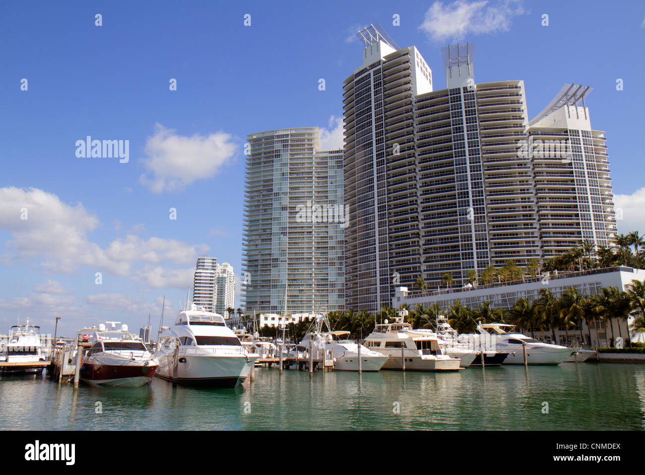 Miami Beach Florida,Biscayne Bay,Miami Beach,Marina,barche,yachts,ICON,Murano Grande,alto edificio,condominio,skyline della città,acqua,FL120331101 Foto Stock