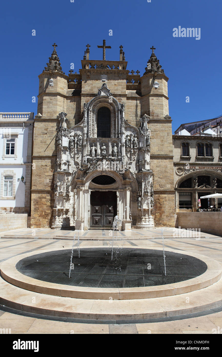 La chiesa di Santa Cruz, con facciata manuelina, sulla Praca 8 de Maio square, Coimbra, Beira Litoral, Portogallo, Europa Foto Stock