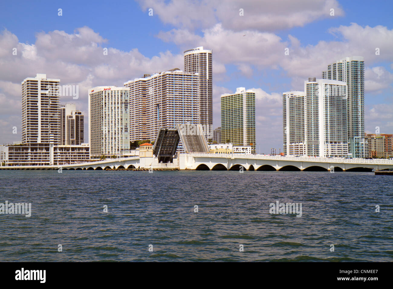 Miami Florida,Biscayne Bay,Venetian Causeway,ponte levatoio su,skyline del quartiere Omni,Edgewater,grattacieli alti grattacieli costruire edifici con Foto Stock