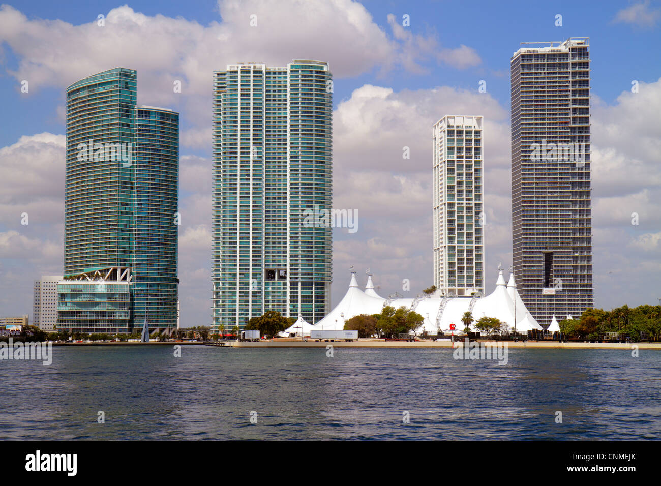 Miami Florida, Biscayne Bay, grattacieli grattacieli edifici condominio appartamenti residenziali alloggio, skyline della città, Marques Foto Stock