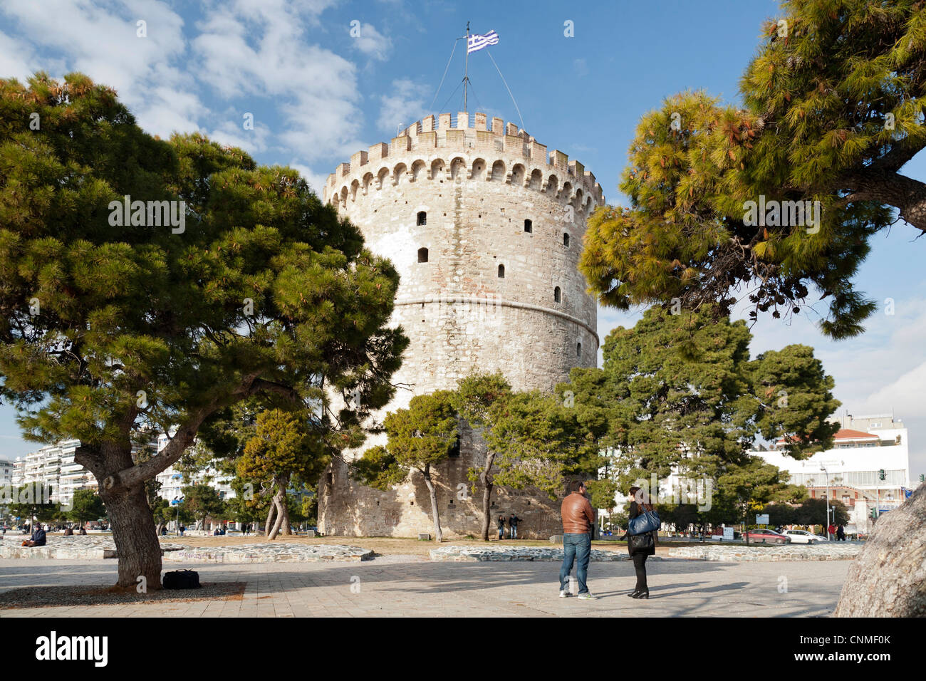 Piacevoli passeggiate sul lungomare di Salonicco, di fronte alla Torre Bianca. Salonicco, Macedonia, Grecia. Foto Stock