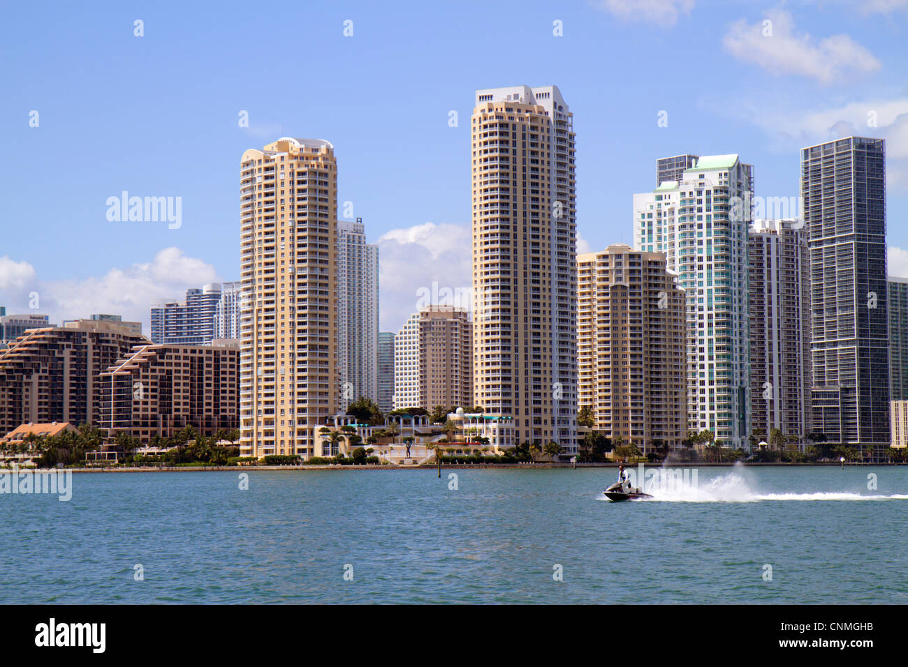 Miami Florida, Biscayne Bay Water, città skyline paesaggio urbano, grattacieli grattacieli grattacieli edificio edifici condominio condomini condomini resi Foto Stock