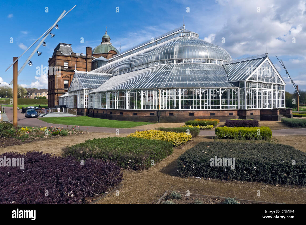 Palazzo del Popolo e giardini invernali in Glasgow Green park Glasgow Scozia Scotland Foto Stock