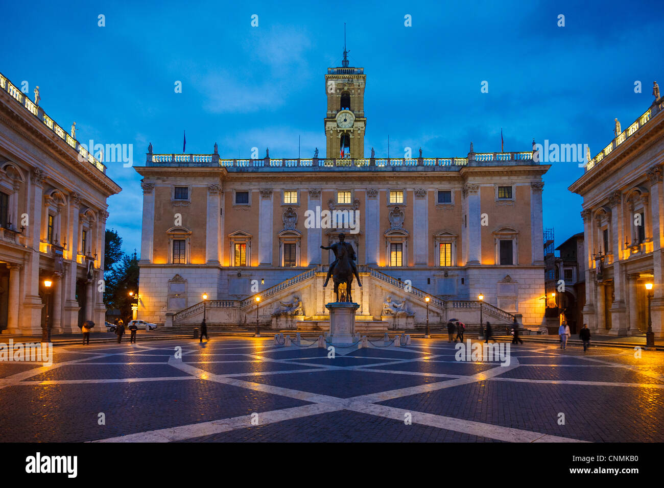 Palazzo Senatoriale ( Palazzo Senatorio ) sul colle Capitolino ( Piazza del Campidoglio ), con la statua di Marco Aurelio, Roma Foto Stock