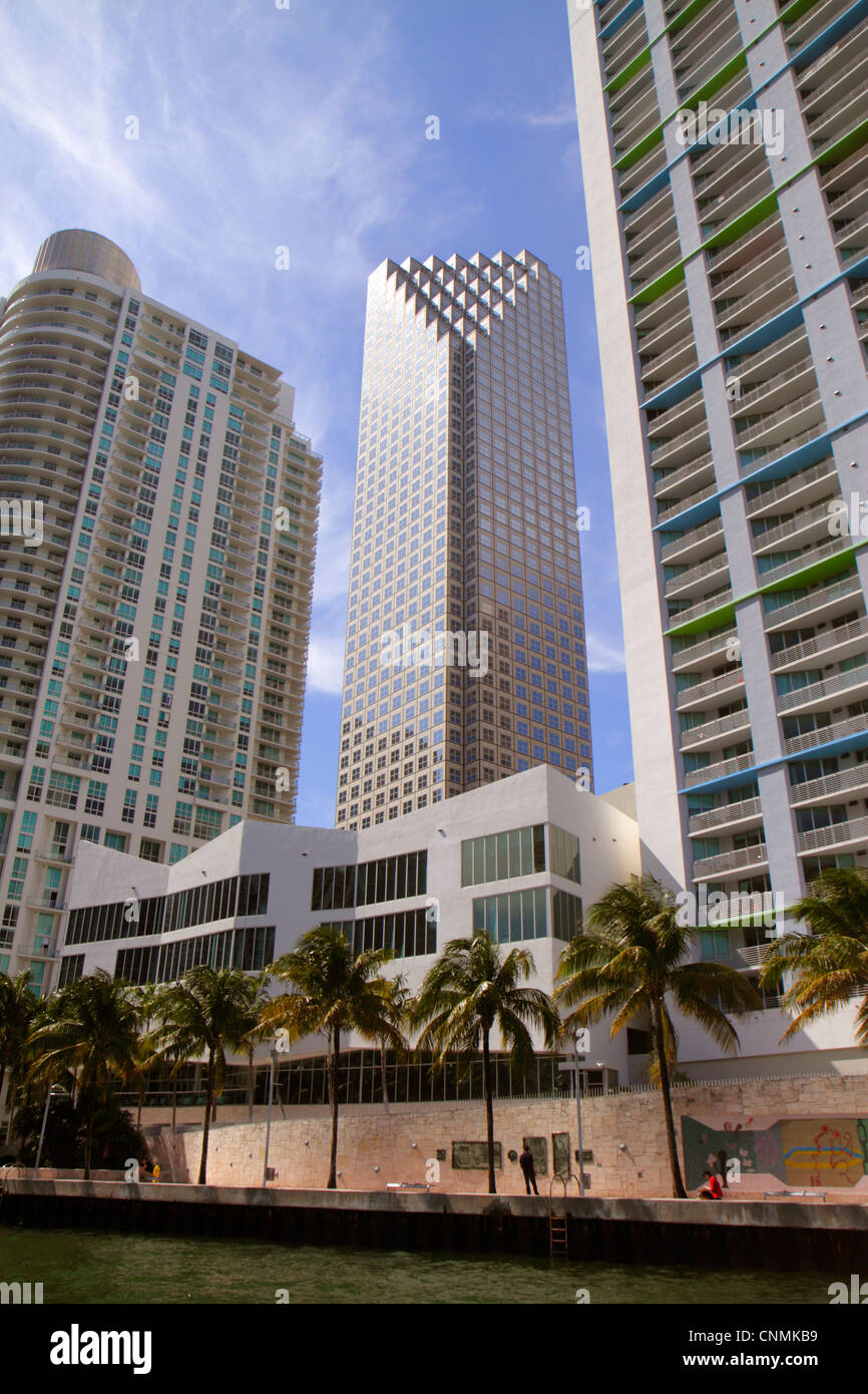 Miami Florida,Miami River,Riverwalk,alti edifici,condomini,skyline della citta',One Miami,met 1,Southeast Financial Center,centro,uffici,dow Foto Stock