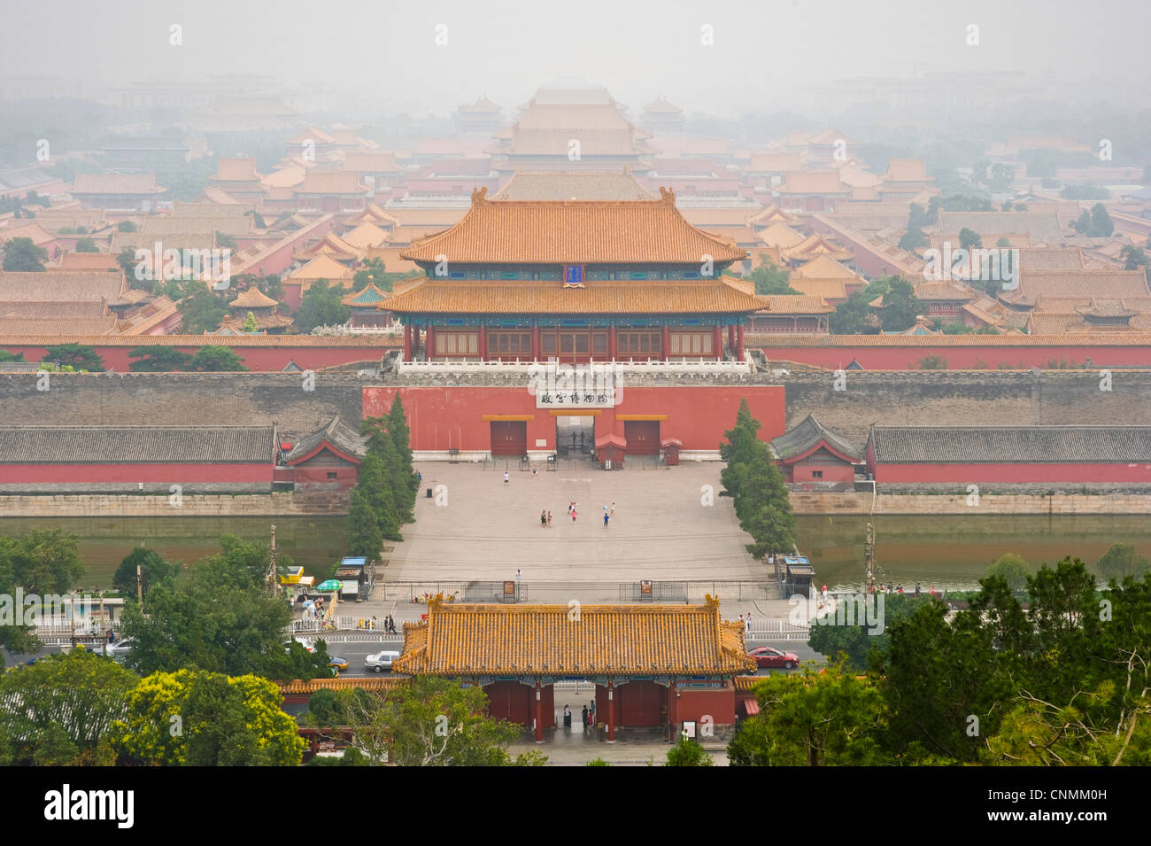 La Città Proibita di Pechino guardando verso sud preso dal punto di vista del Parco Jingshan. Foto Stock