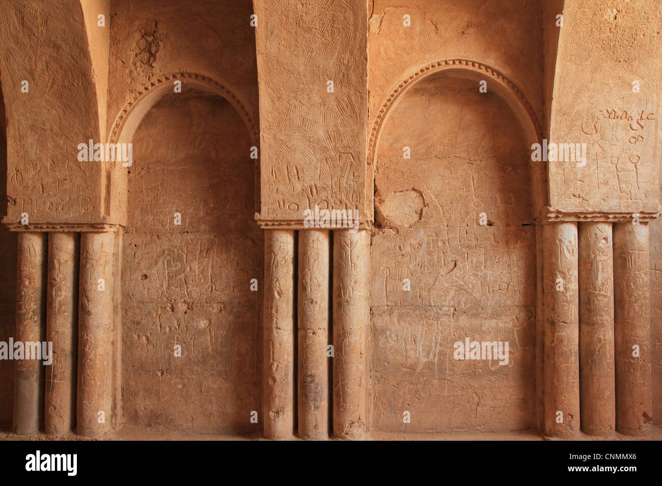 Interno del castello nel deserto di Qasr Kharana (costruita prima dell'inizio dell'VIII secolo) che mostra sassanide influenza. Est della Giordania. Foto Stock