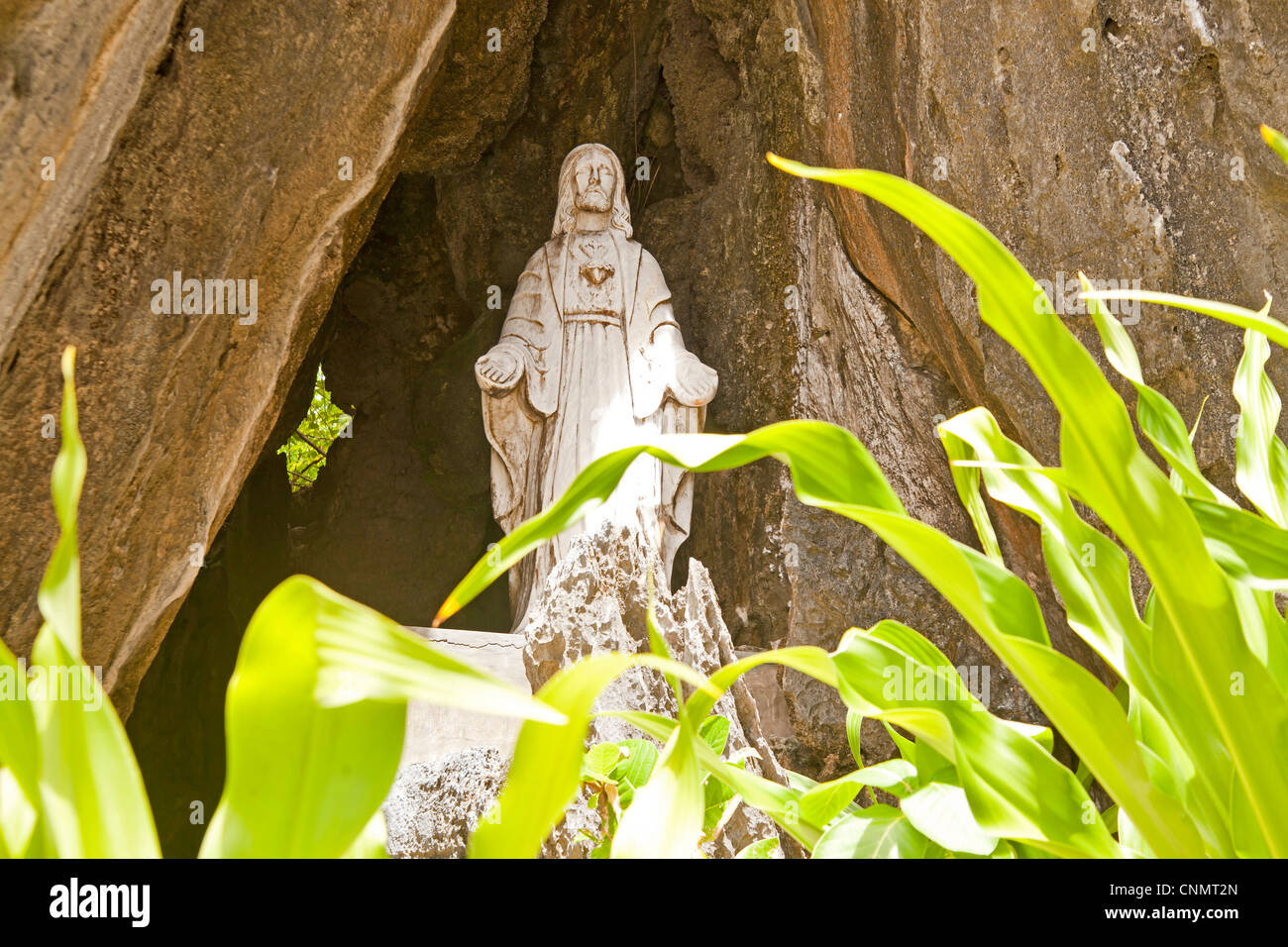 Statua di Gesù nel remoto Matinloc Santuario su Matinloc Island, Bacuit Bay, El Nido, PALAWAN FILIPPINE, Asia Foto Stock