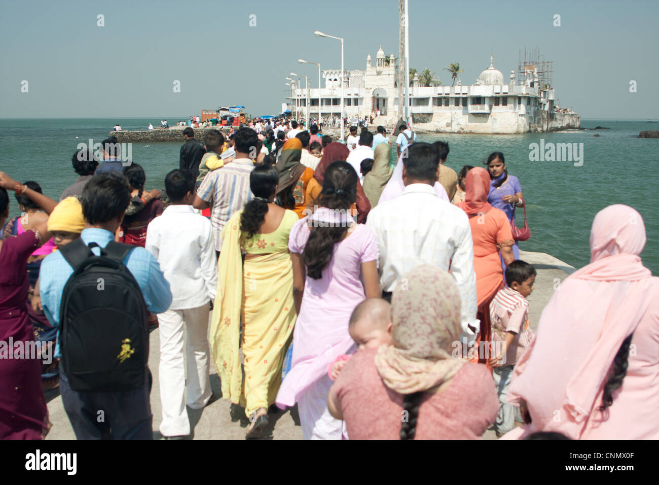 Haji Ali Dargah, pellegrini, India, santuario islamico Foto Stock