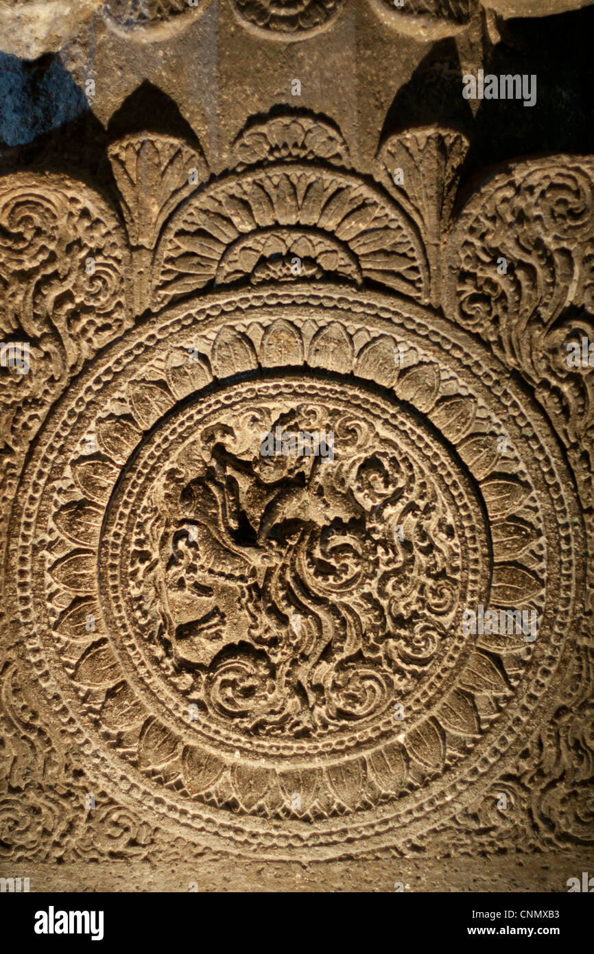 Roccia tagliata, buddista Dio, Ajanta, India Foto Stock