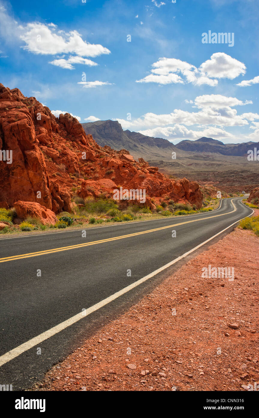 Strada a valle del fuoco del parco statale - Nevada, STATI UNITI D'AMERICA Foto Stock