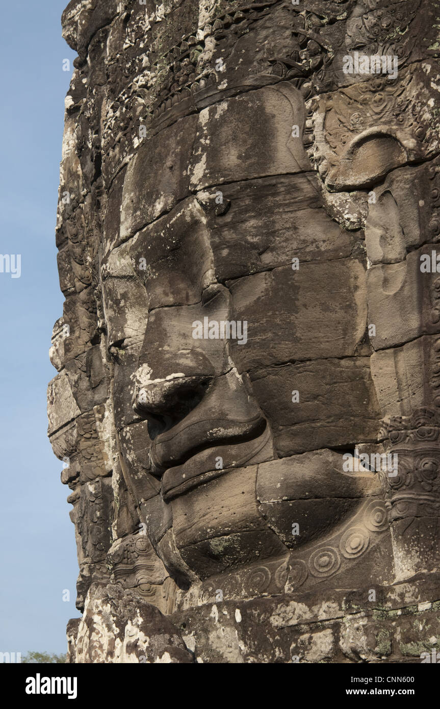 Grande scultura di testa sulla torre di tempio Khmer,, Bayon Angkor Thom, riep Siem, Cambogia Foto Stock