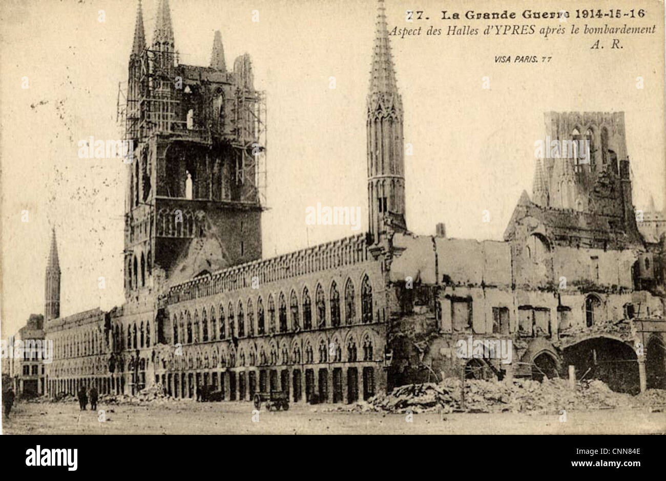 Archiviare fotografie e cartoline della prima guerra mondiale, mostrando la guerra di trincea, le operazioni militari e il ruolo del Royal Flying Corps (RFC) durante il conflitto. Foto Stock