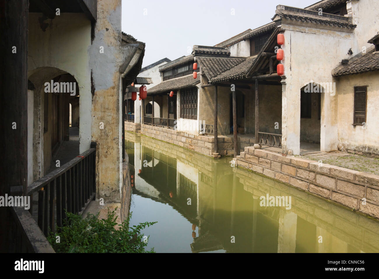 Casa Tradizionale sulla zona umida, Shajiabang Wetland Park, Changshu, provincia dello Jiangsu, Cina Foto Stock
