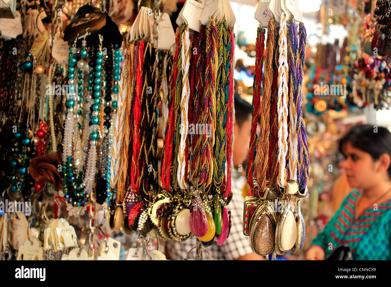 Negozi di strada in Mumbai India Foto Stock