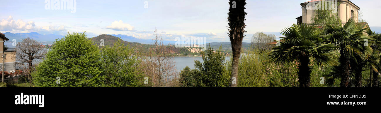 Una vista del Lago Maggiore e delle Alpi, Novara Foto Stock
