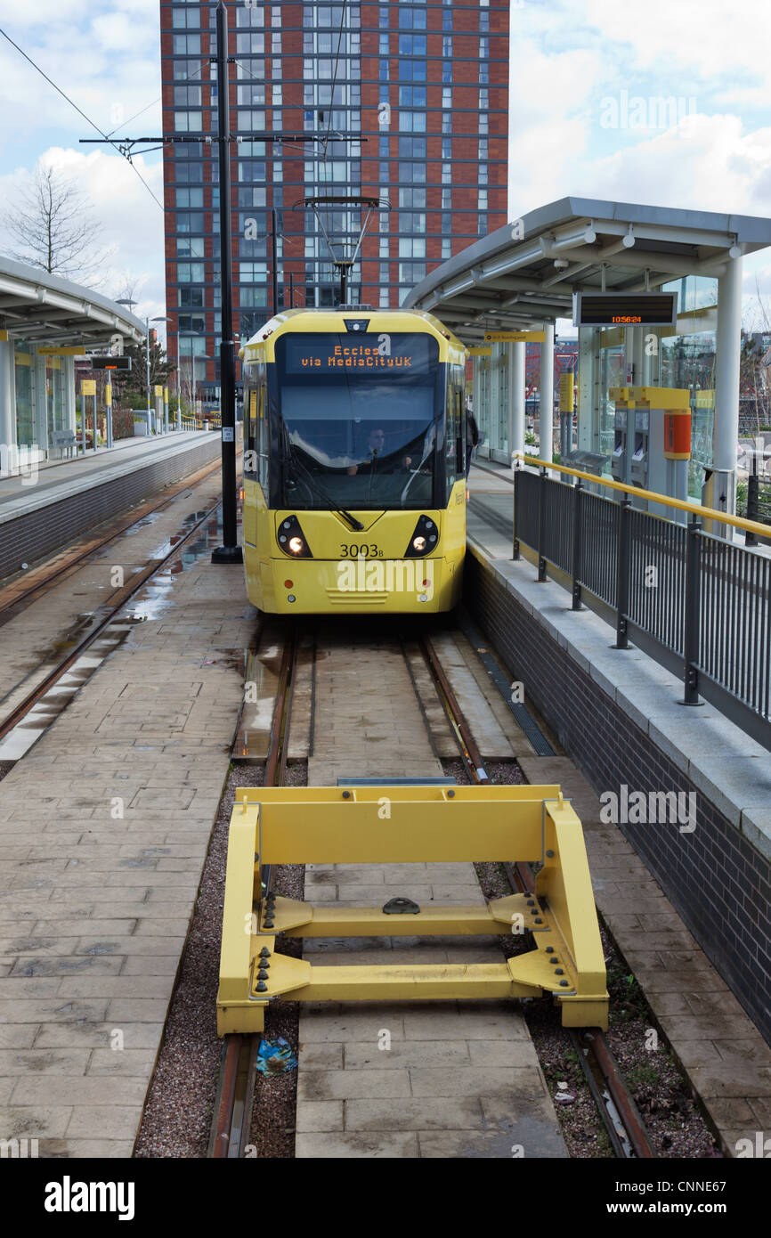 Metrolink fermata del tram a Media City, Salford Quays, Regno Unito Foto Stock